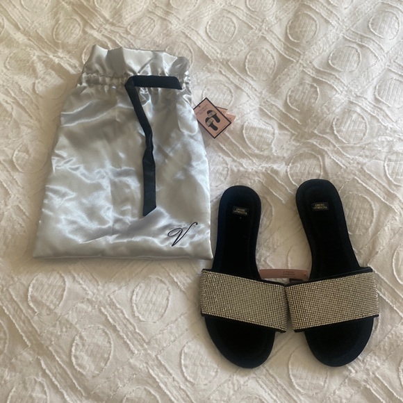 Victoria’s Secret Slippers & silk bag 2 piece set- Brand New, Never worn w/ tags - Picture 2 of 4